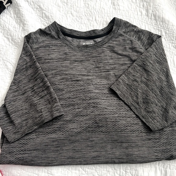 Men’s Zella workout shirt XL - Picture 2 of 4